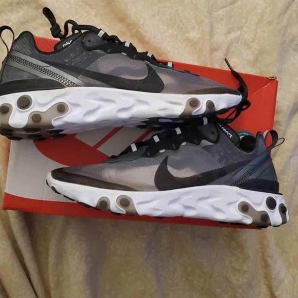Men's Nike React Size 8 Sneakers NWT - Picture 2 of 3